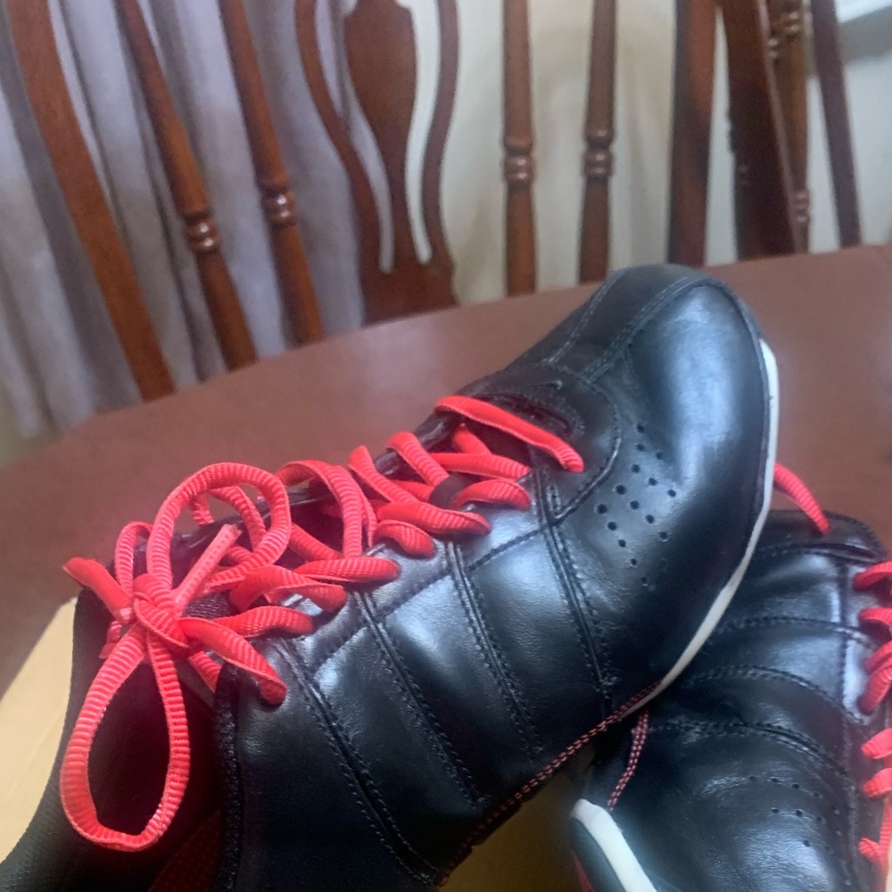 Nike zoom black  sneakers with pink laces